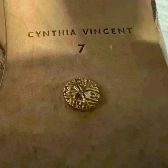 Cynthia Vincent Women's tan Leather Stacked Heel Hue Bootie Size 7 - Picture 10 of 10